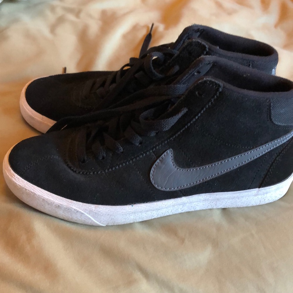 Black nikes